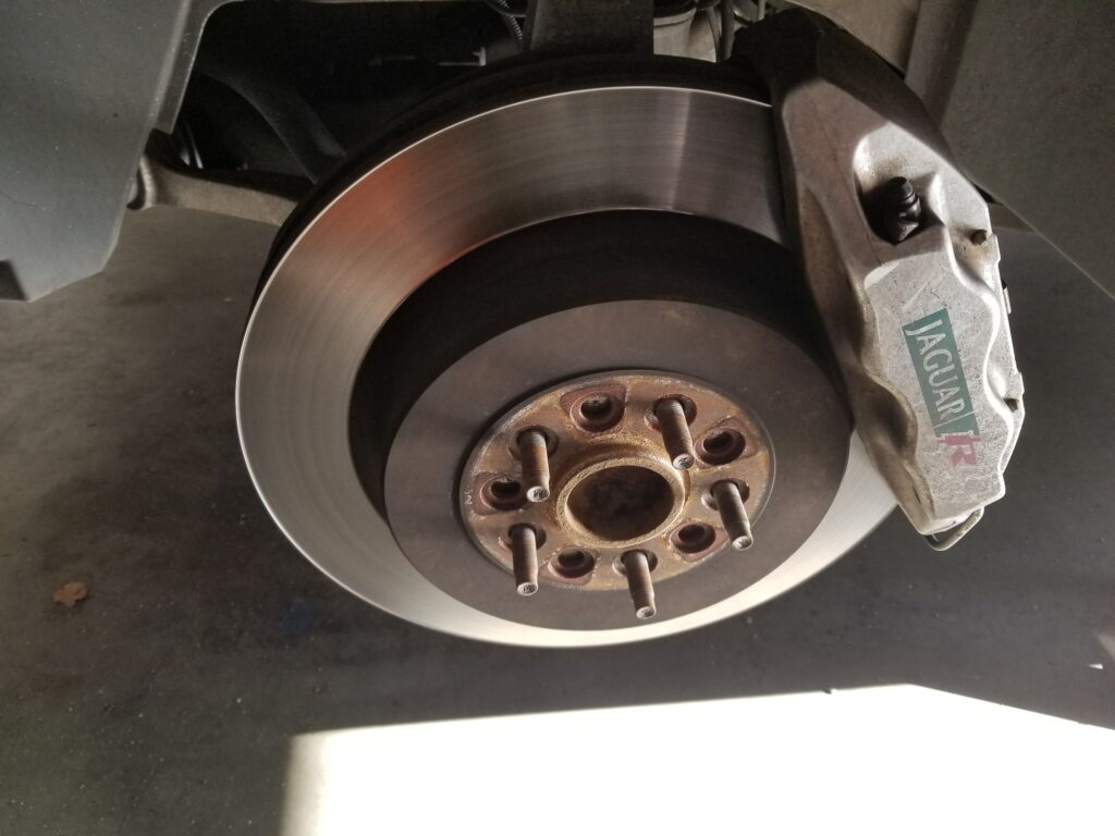 What is a brake caliper and how to replace brake calipers